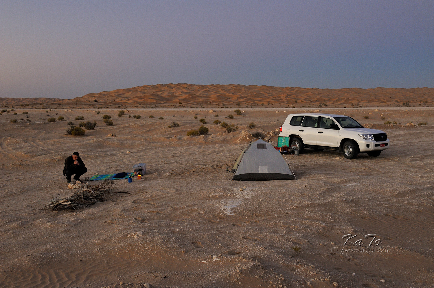 Preparing camp in the Rub al-Khali