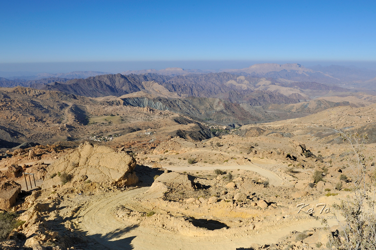 Road to Wadi Fins