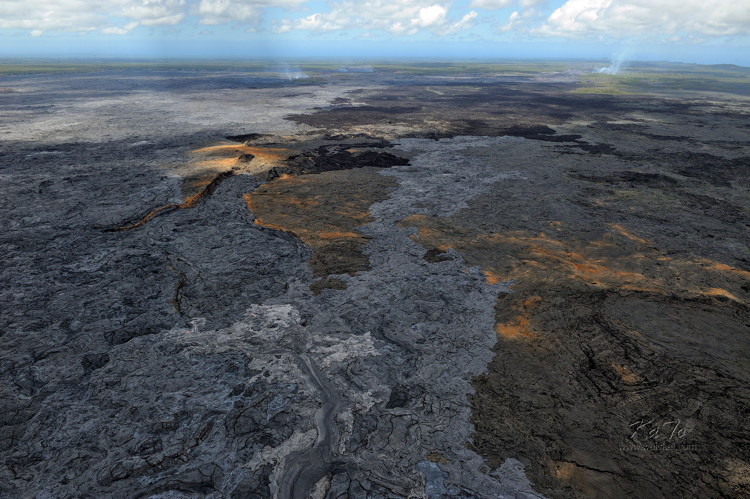 Flight with Paradise Helicopter - Volcanoes N.P.