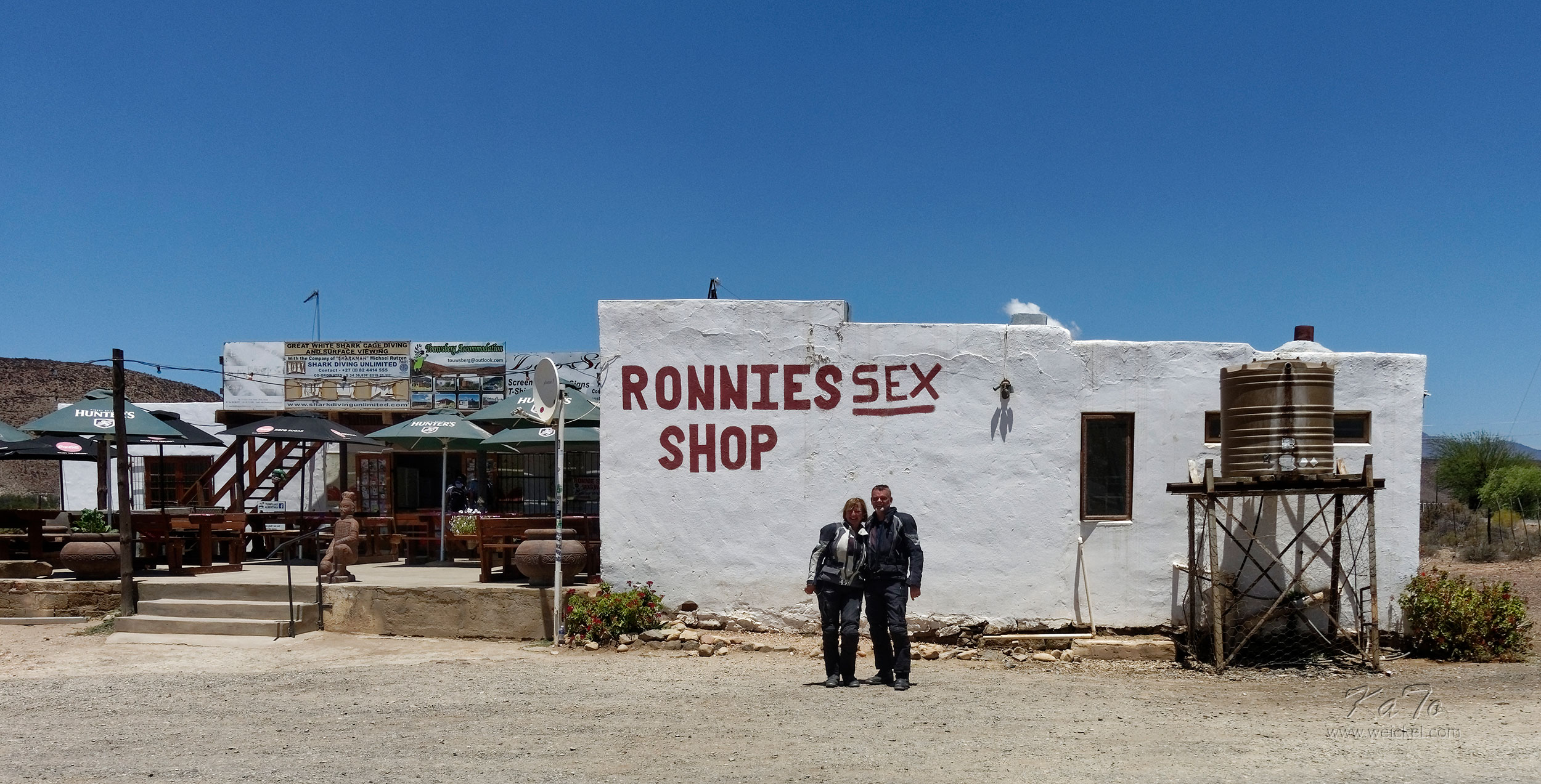 Rest at Ronnies along the R62
