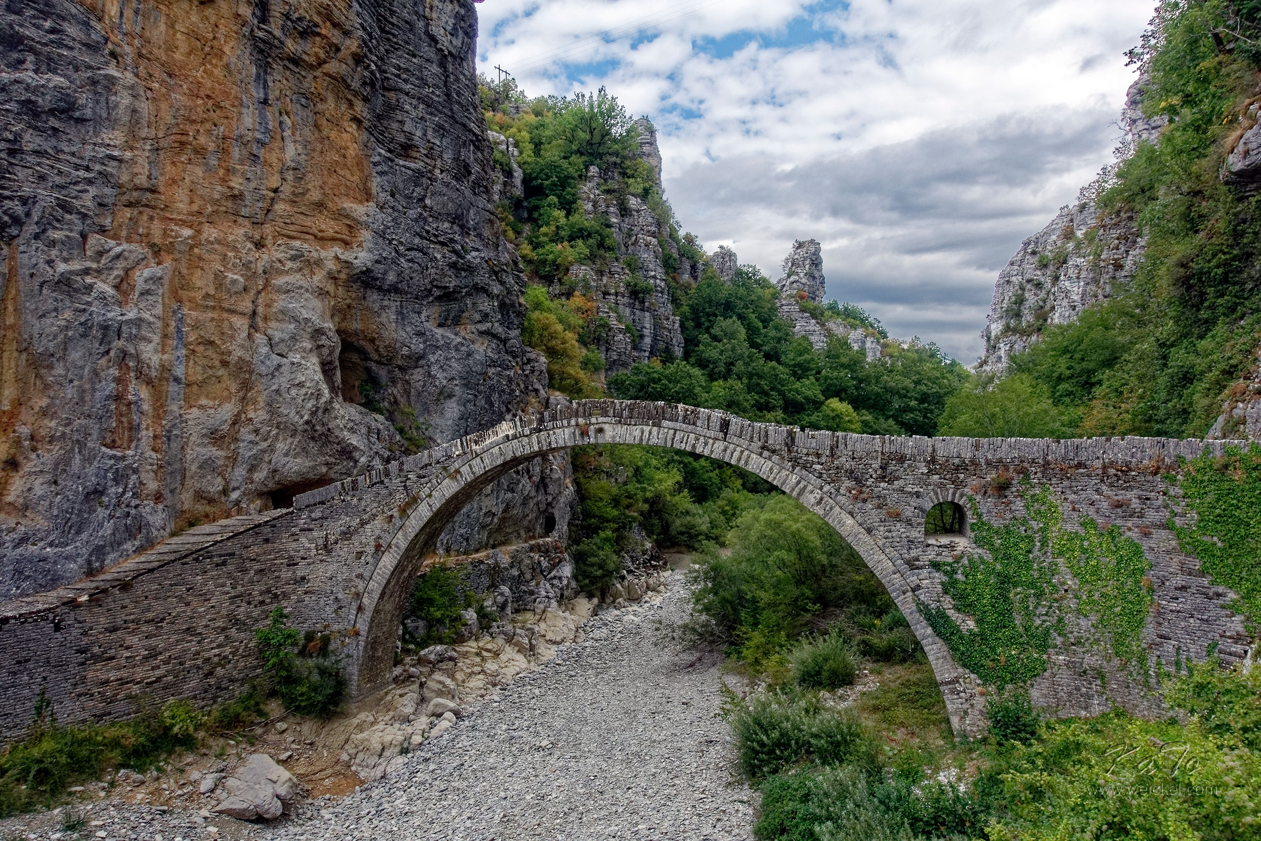 Old stone bridge Kokkorou